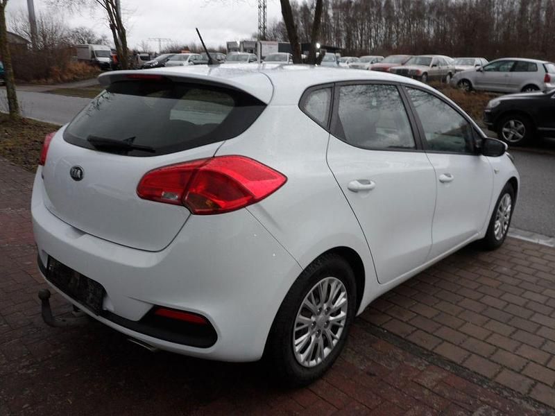 Gebraucht Kia Ceed 99 PS (72 kW) 2013 Weiß Kleinwagen
