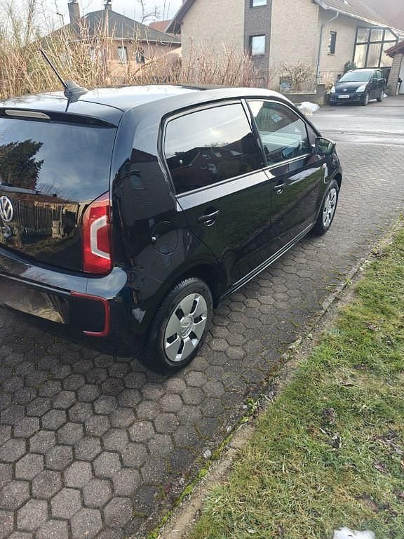 Second-hand VW e-up! 60 kW (82 CP) 2016 Negru Hatchback