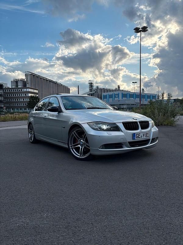 Gebraucht 2005 BMW 325 Limousine | 5.999 € - Bild 1/4