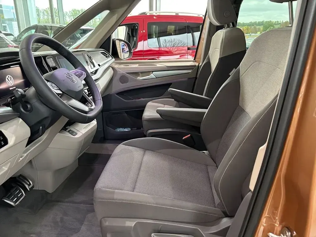 Occasion VW Multivan Life 150 ch (110 kW) 2026 Marron Monospace