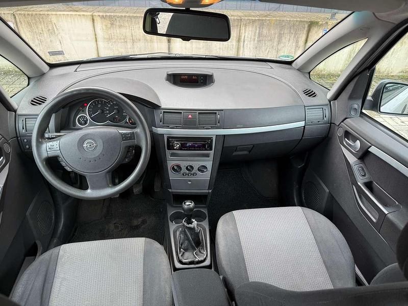 Gebraucht Opel Meriva Enjoy 101 PS (74 kW) 2004 Silber Van / Kleinbus