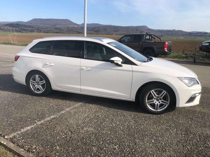 Weiß Gebraucht 2019 Seat Leon ST FR Kombi | 12.601 € (Superpreis) - Bild 1/4