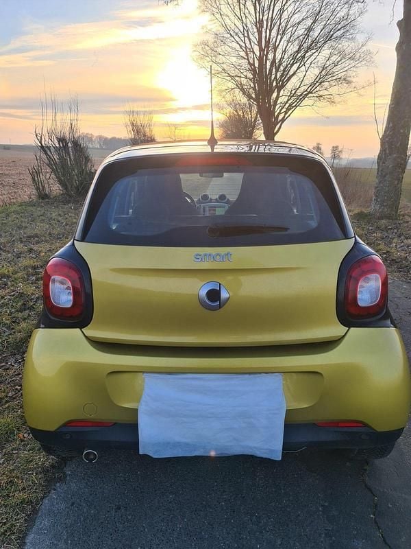 Andere außenfarben Gebraucht 2016 Smart ForFour Passion Kleinwagen | 5.490 € (Fairer Preis) - Bild 1/4