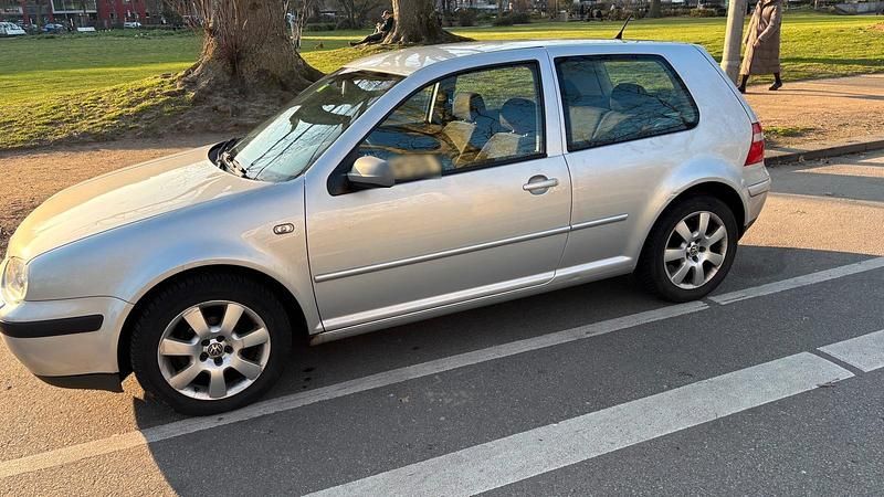 Second-hand VW Golf IV Pacific 75 CP (55 kW) 2003 Argintiu