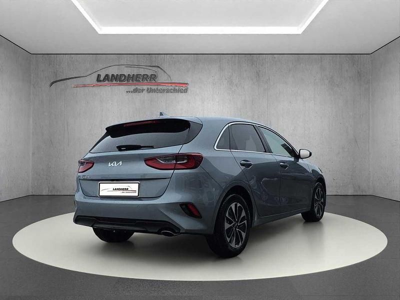 Neu Kia Ceed Gold 140 PS (102 kW) 2026 Lunar silber Kleinwagen