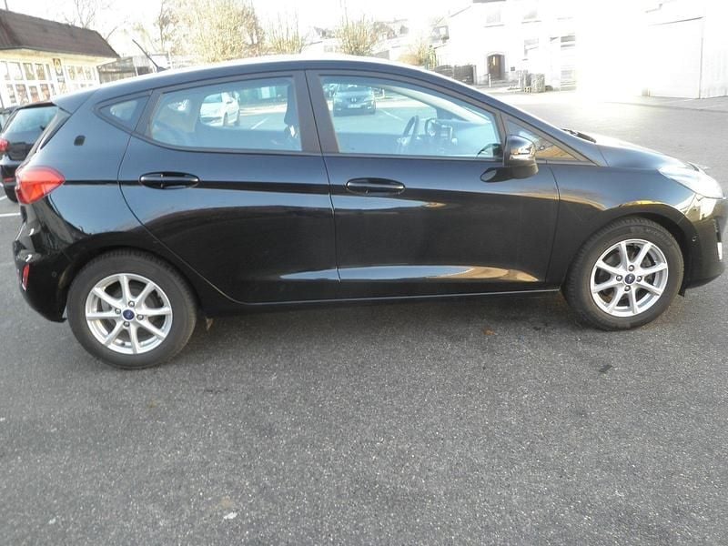 Gebraucht Ford Fiesta Cool & Connect 100 PS (73 kW) 2017 Schwarz Kleinwagen
