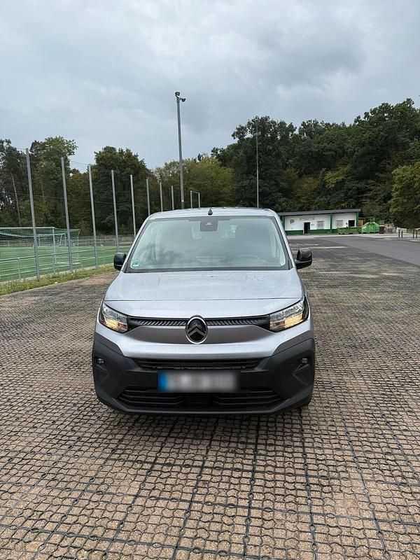 Grau Gebraucht 2024 Citroën Berlingo Van / Kleinbus | 18.800 € (Superpreis) - Bild 1/4