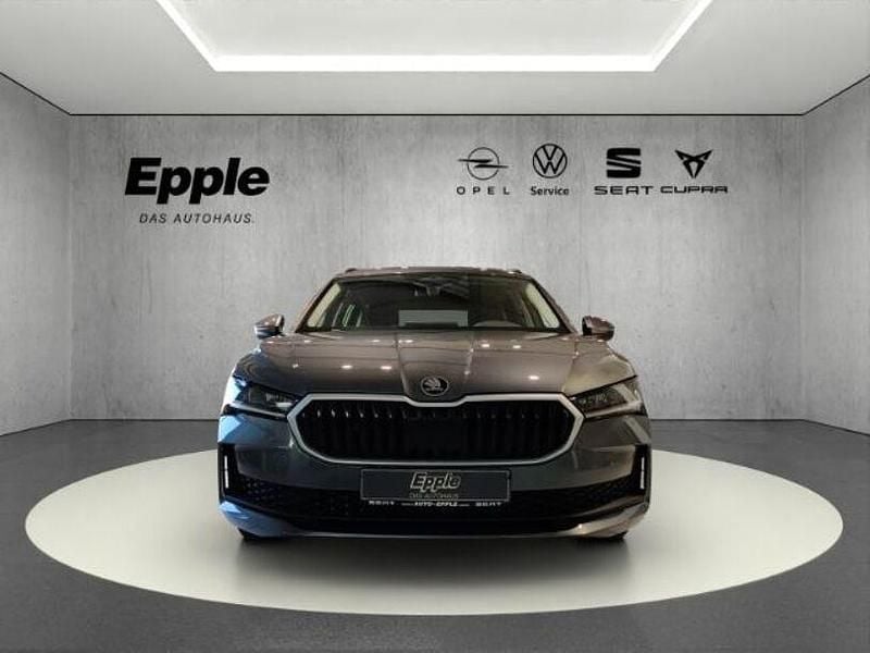 Gebraucht Skoda Superb Essence 150 PS (110 kW) 2025 Grau Kombi