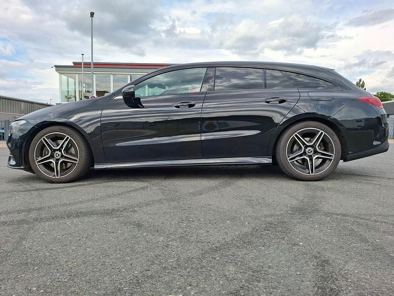Schwarz Gebraucht 2020 Mercedes CLA200 Shooting Brake Kombi | 22.999 € (Superpreis) - Bild 1/4