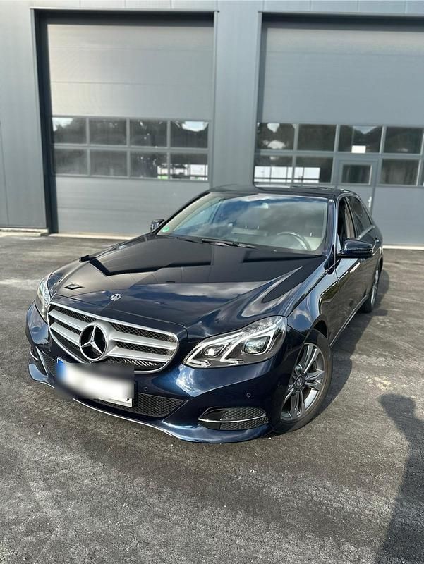Blau Gebraucht 2014 Mercedes E250 Kombi | 16.000 € - Bild 1/4