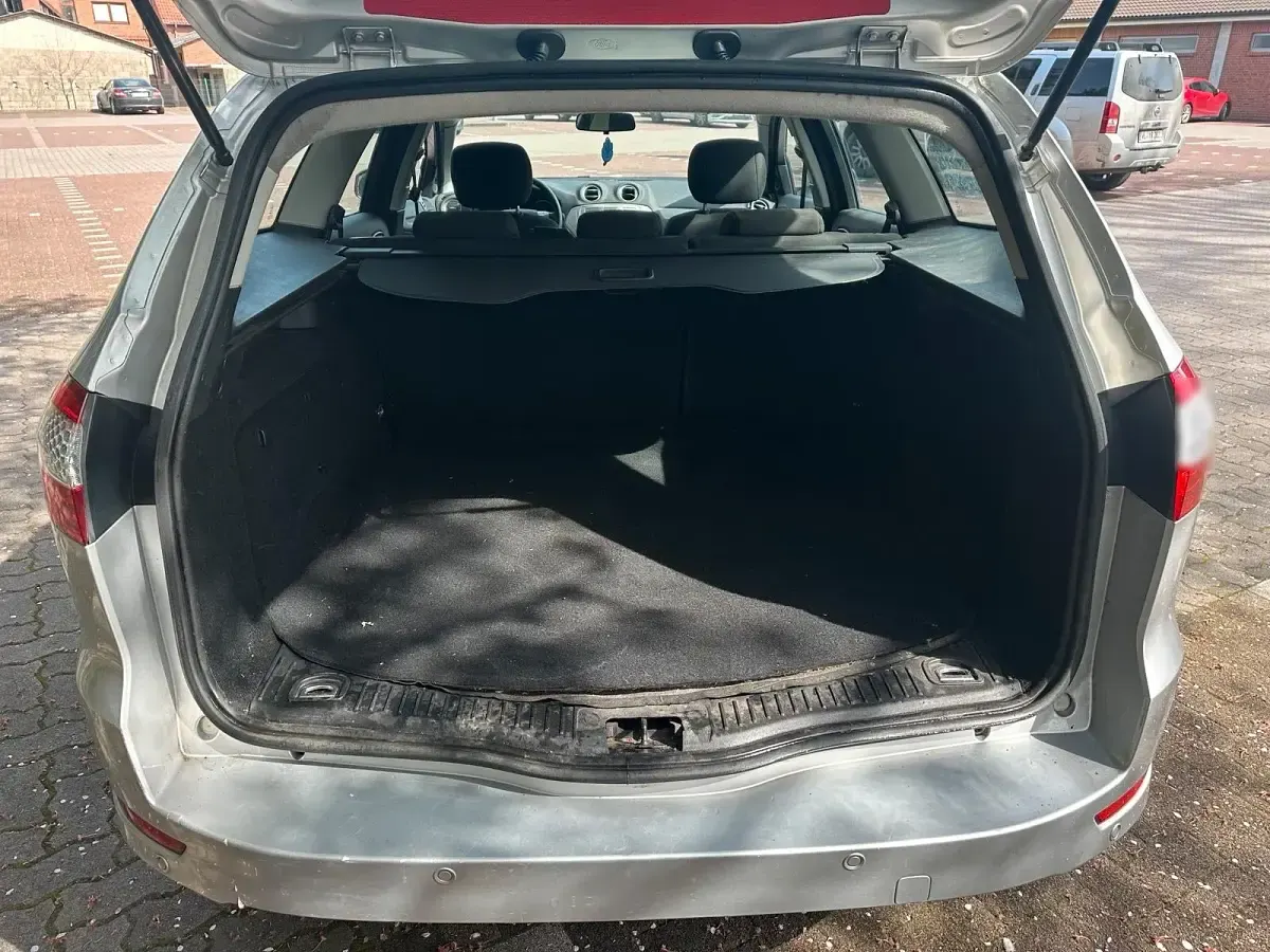 Gebraucht Ford Mondeo 140 PS (102 kW) 2010 Silber Kombi