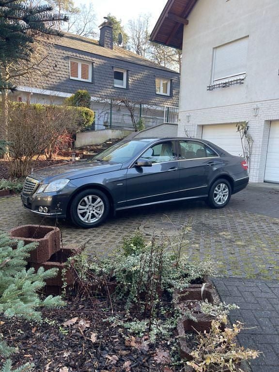 Gebraucht Mercedes E200 Elegance 184 PS (135 kW) 2010 Grau Limousine