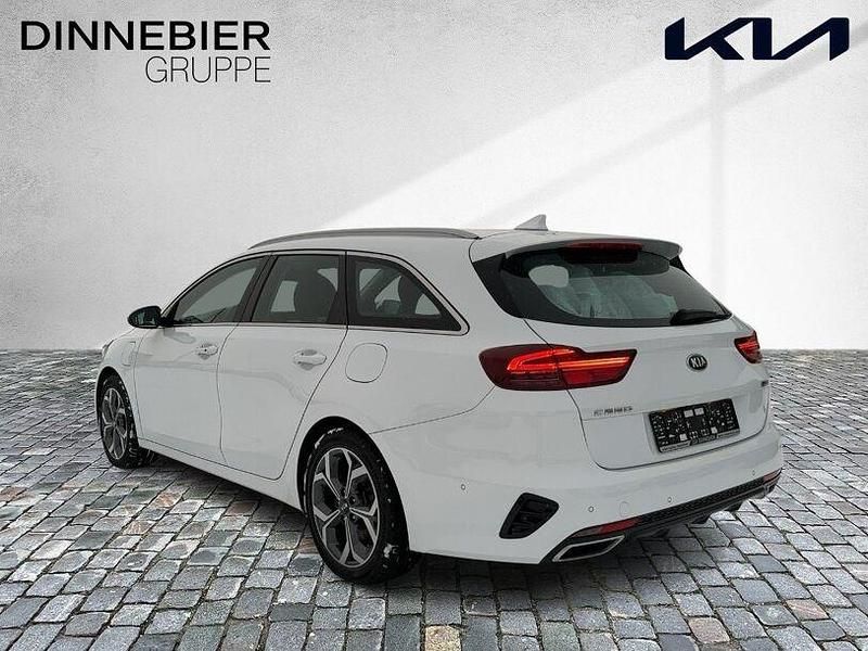 Gebraucht Kia Ceed Spirit 141 PS (103 kW) 2021 Weiß (metallic) Kleinwagen