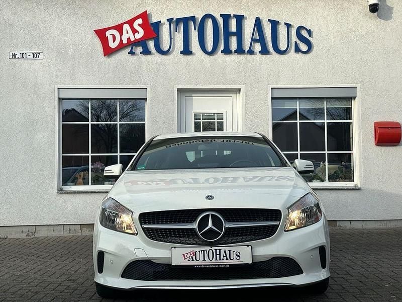 Weiß Gebraucht 2018 Mercedes A200 Limousine | 15.999 € (Fairer Preis) - Bild 1/3