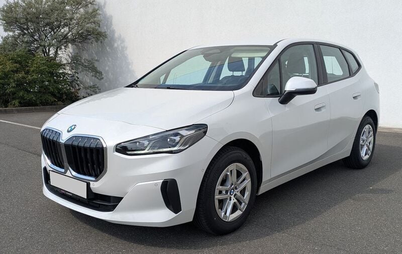 Weiß Gebraucht 2024 BMW 218 Active Tourer Van / Kleinbus | 25.990 € (Superpreis) - Bild 1/4