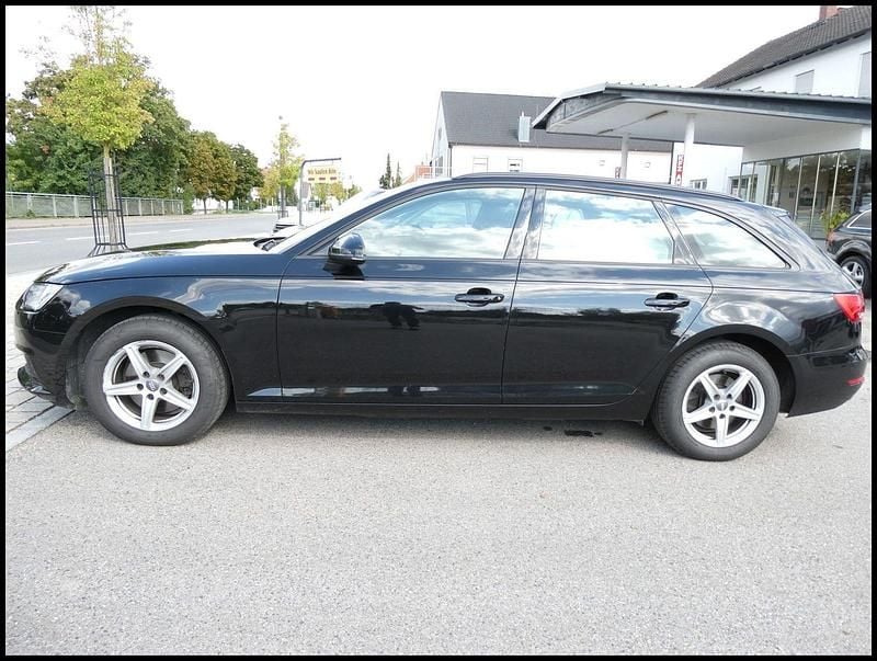 Gebraucht Audi A4 Basis 170 PS (125 kW) 2018 Schwarz Kombi