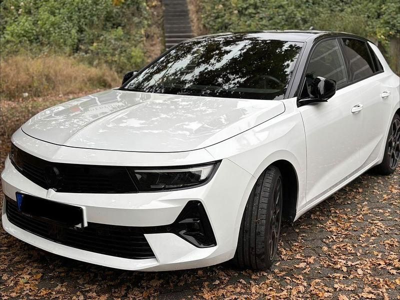 Weiß Gebraucht 2023 Opel Astra GS Line Limousine | 20.300 € (Guter Preis) - Bild 1/4