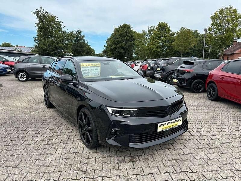 Gebraucht Opel Astra Ultimate 131 PS (96 kW) 2024 Lackierung schwarz perla nera/ Kombi