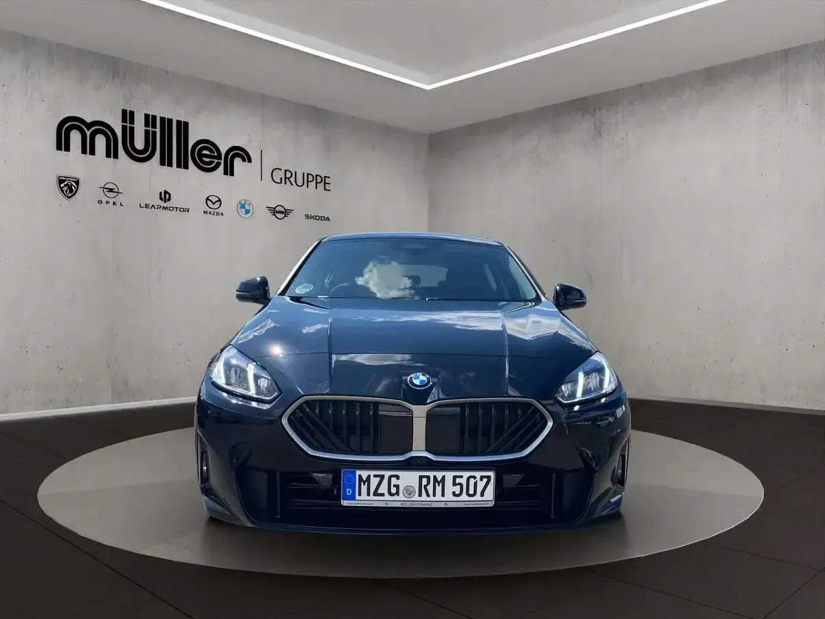 Używany BMW 120 170 KM (125 kW) 2026 Czarny Hatchback