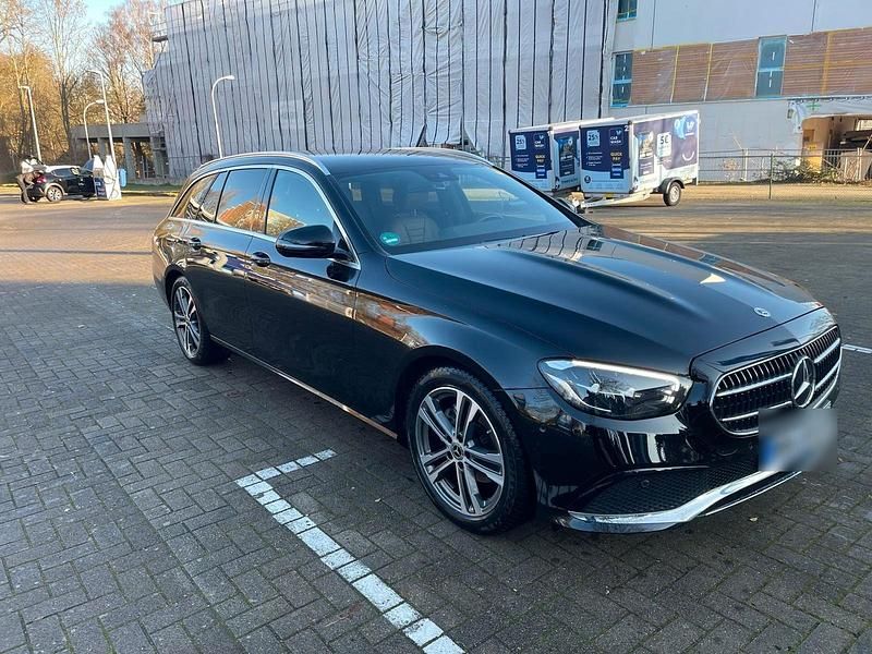 Gebraucht Mercedes E200 160 PS (117 kW) 2023 Schwarz Kombi
