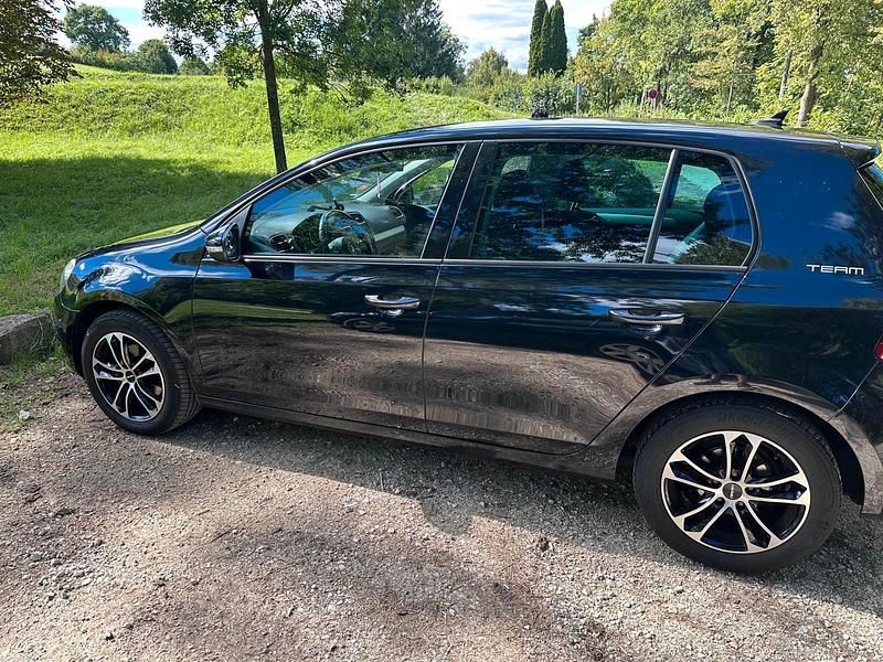 Schwarz Gebraucht 2011 VW Golf VI Limousine | 5.900 € (Fairer Preis) - Bild 1/4