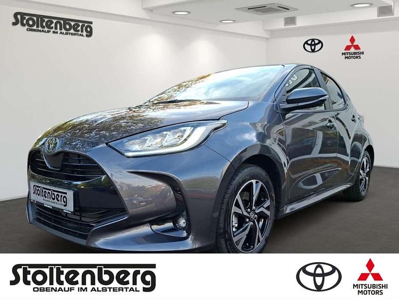 Grey metallic Neu 2025 Toyota Yaris Hybrid Kleinwagen | 28.980 € (Teuer) - Bild 1/4