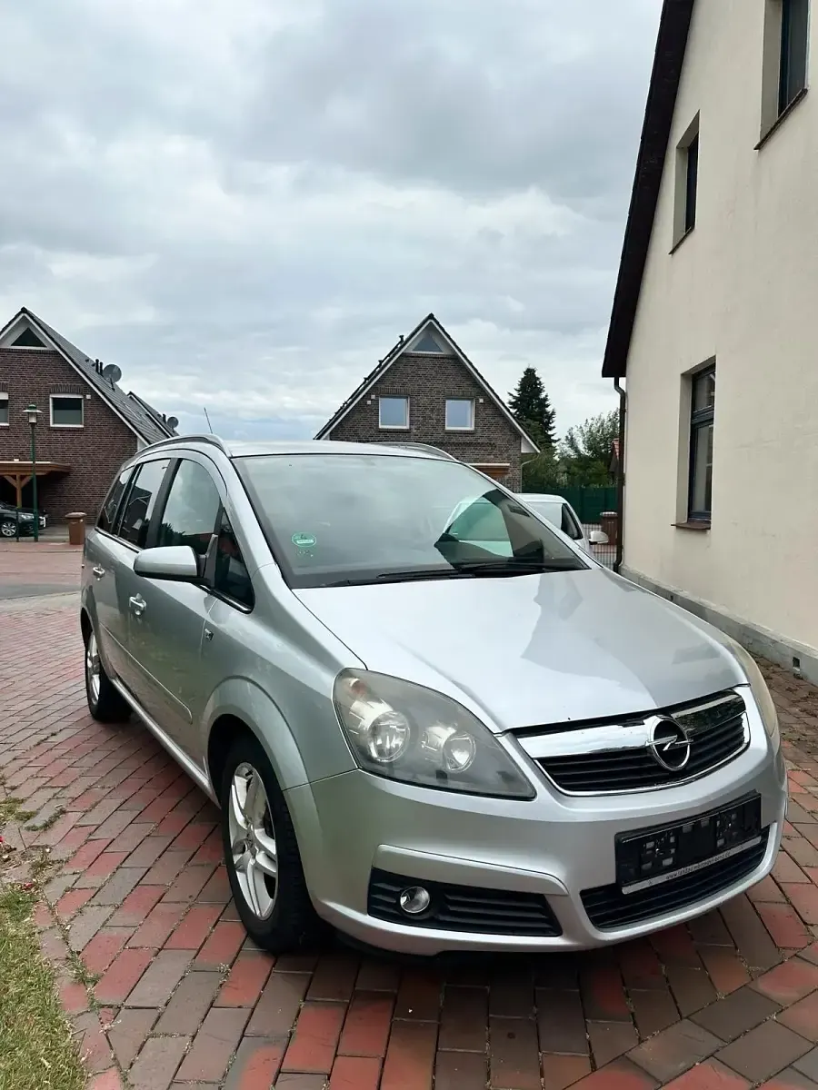 Gebraucht Opel Zafira 105 PS (77 kW) 2006 Silber Van / Kleinbus