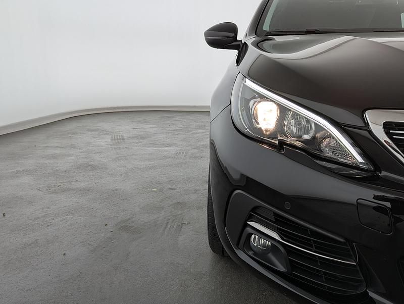 Gebraucht Peugeot 308 Allure 131 PS (96 kW) 2021 Noir perla nera Kombi