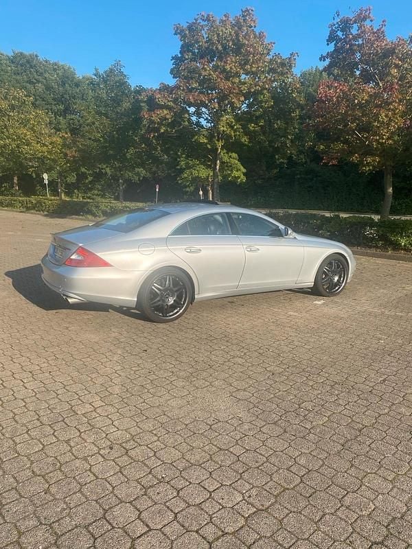 Silber Gebraucht 2006 Mercedes CLS500 Coupé | 16.499 € - Bild 1/4