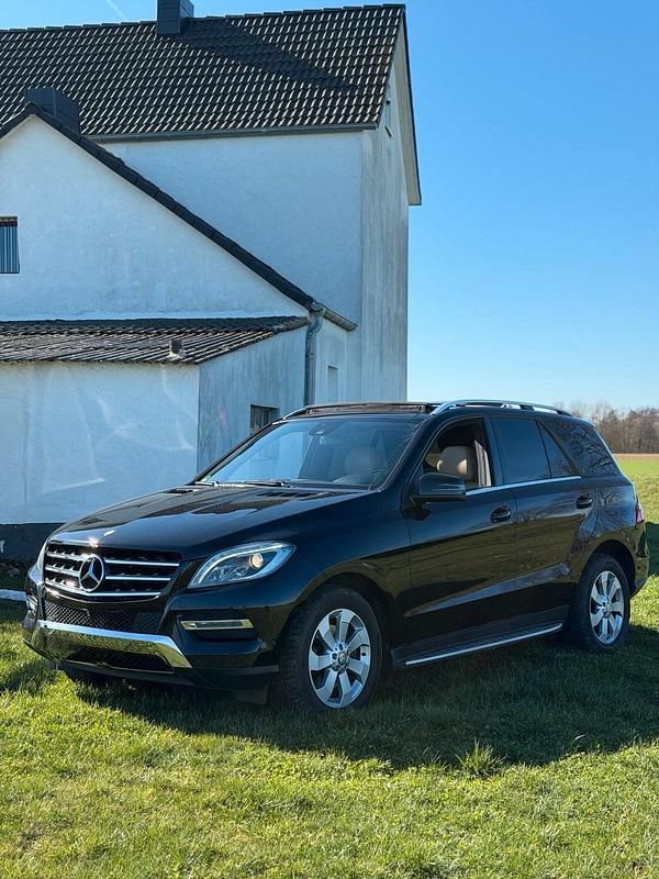 Gebraucht Mercedes ML350 258 PS (189 kW) 2013 Schwarz SUV