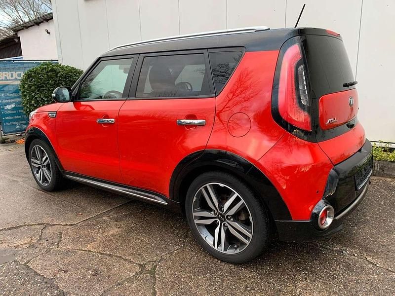 Gebraucht Kia Soul Spirit 128 PS (94 kW) 2014 Infernorot met. & schwarz SUV
