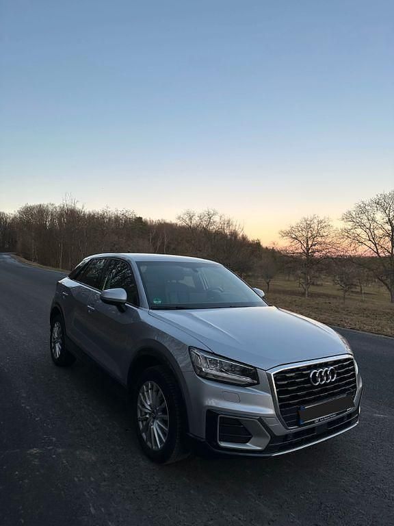 Gebraucht Audi Q2 Ambiente 150 PS (110 kW) 2019 Silber SUV