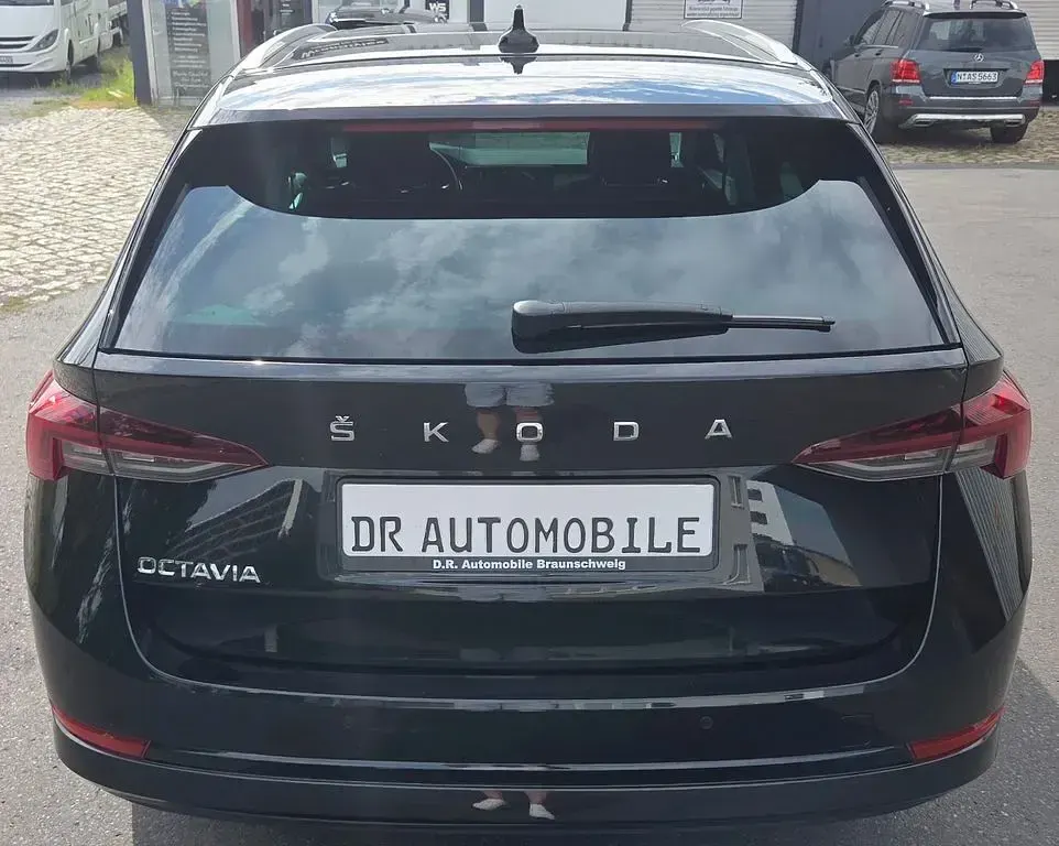 Gebraucht Skoda Octavia 116 PS (85 kW) 2021 Cerna magic/black magic Kombi