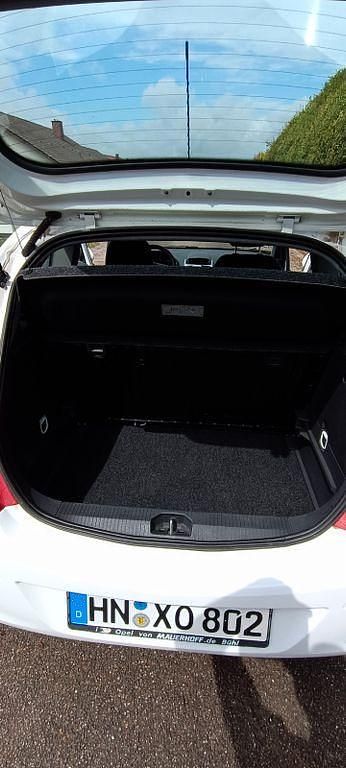 Gebraucht Opel Corsa Edition 69 PS (50 kW) 2012 Weiß Kleinwagen