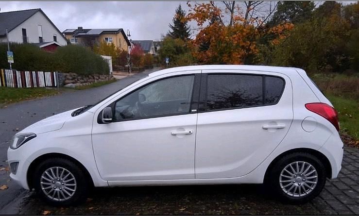Andere farben Gebraucht 2014 Hyundai i20 GO! Kleinwagen | 4.550 € (Guter Preis) - Bild 1/4