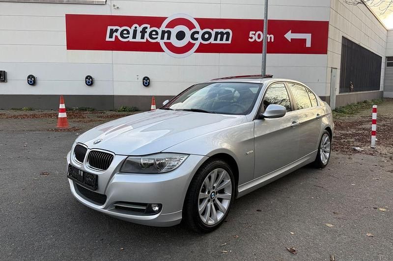 Silber Gebraucht 2010 BMW 325 Sport Line Limousine | 9.800 € (Fairer Preis) - Bild 1/4