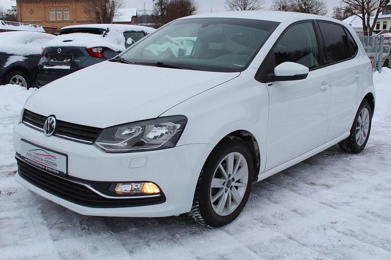 Gebraucht VW Polo Comfortline 90 PS (66 kW) 2015 Weiß Kleinwagen