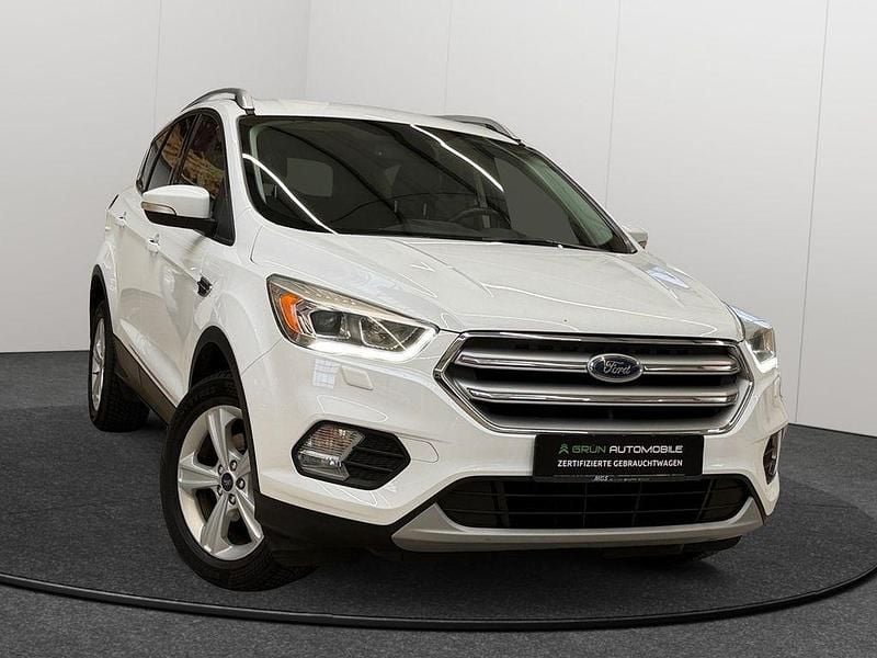 Gebraucht Ford Kuga Titanium 150 PS (110 kW) 2017 Weiß SUV