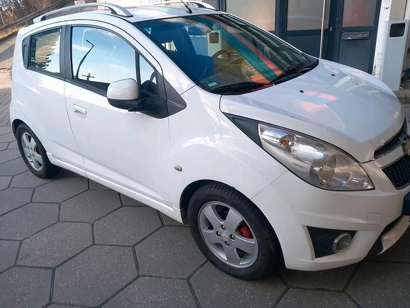 Gebraucht Chevrolet Spark 90 PS (66 kW) 2012 Weiß Kleinwagen