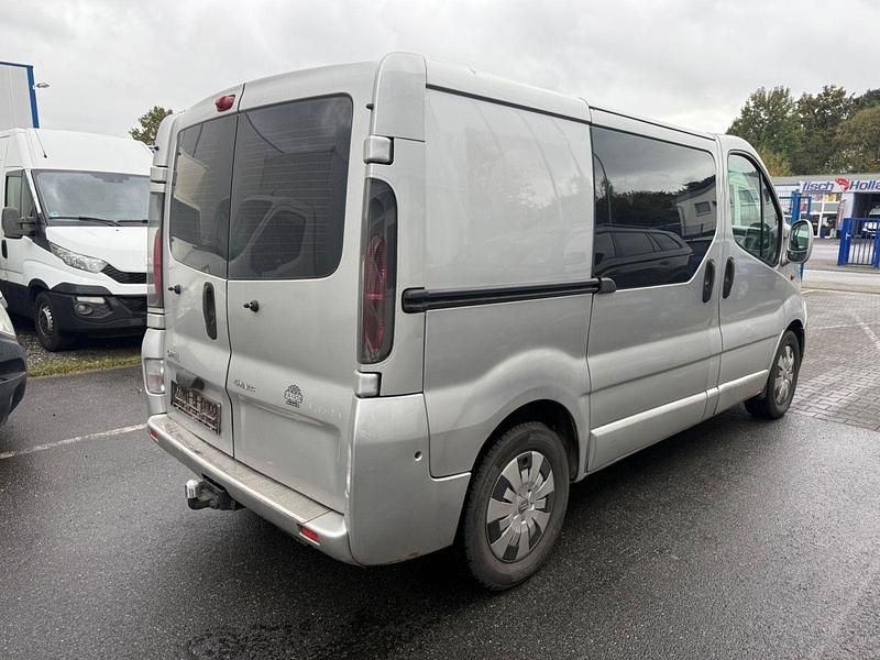 Gebraucht Opel Vivaro 135 PS (99 kW) 2006 Silber Van / Kleinbus
