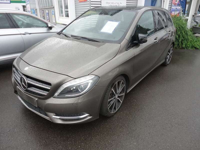 Braun Gebraucht 2013 Mercedes B200 Edition 1 Van / Kleinbus | 7.995 € (Fairer Preis) - Bild 1/4