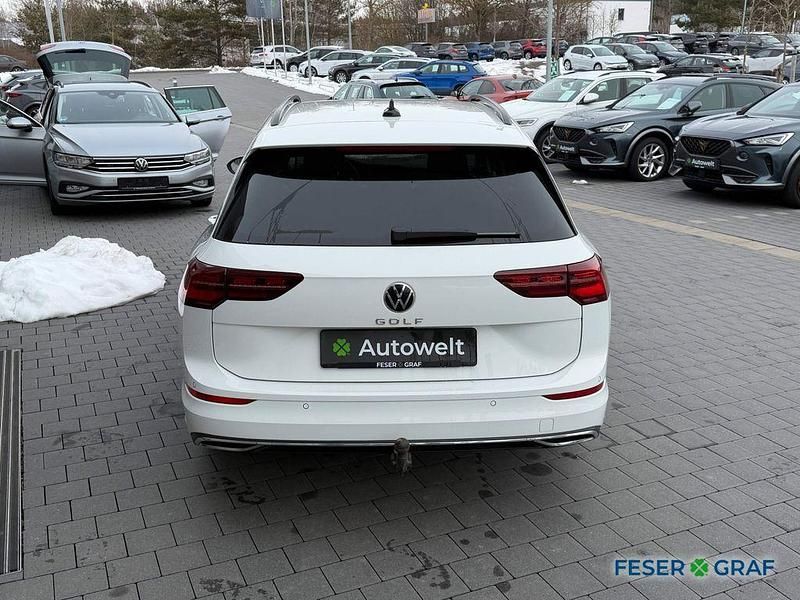 Gebraucht VW Golf VIII 150 PS (110 kW) 2022 Weiß Kombi
