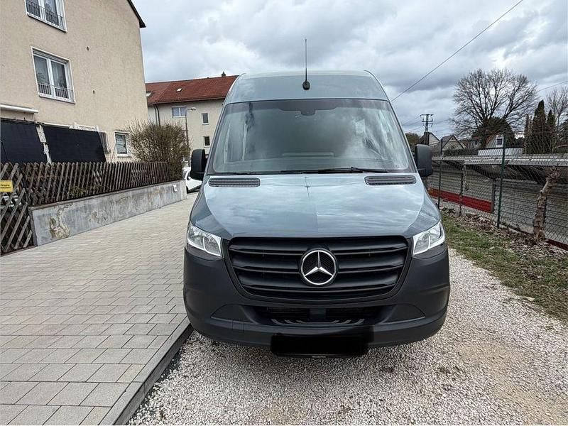 Gebraucht Mercedes Sprinter 163 PS (119 kW) 2018 Grau Van