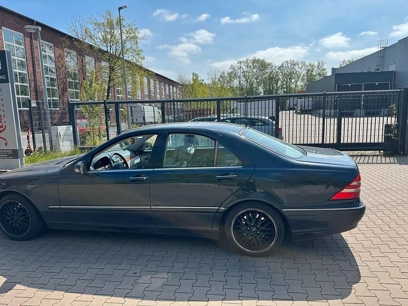 Second-hand Mercedes S320 197 CP (144 kW) 2000 Negru Berlinǎ