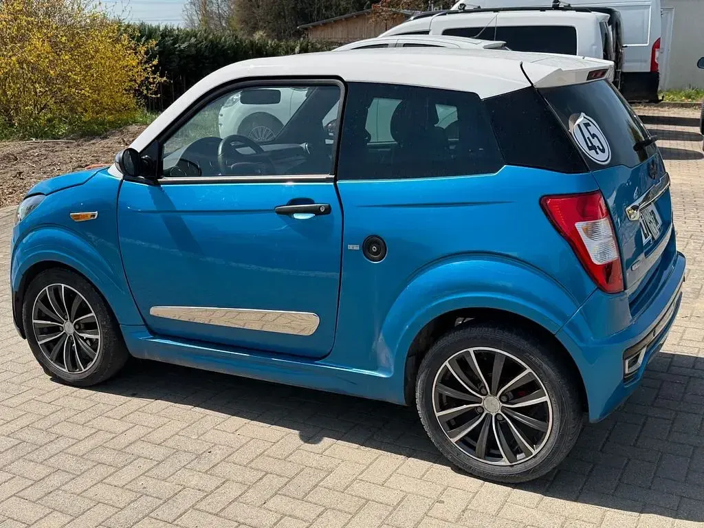 Begagnad Ligier JS50 2020 Blå Halvkombi