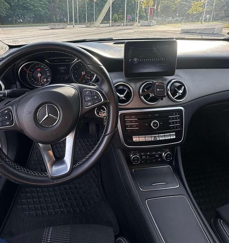 Gebraucht Mercedes CLA200 Urban 156 PS (114 kW) 2015 Schwarz Coupé