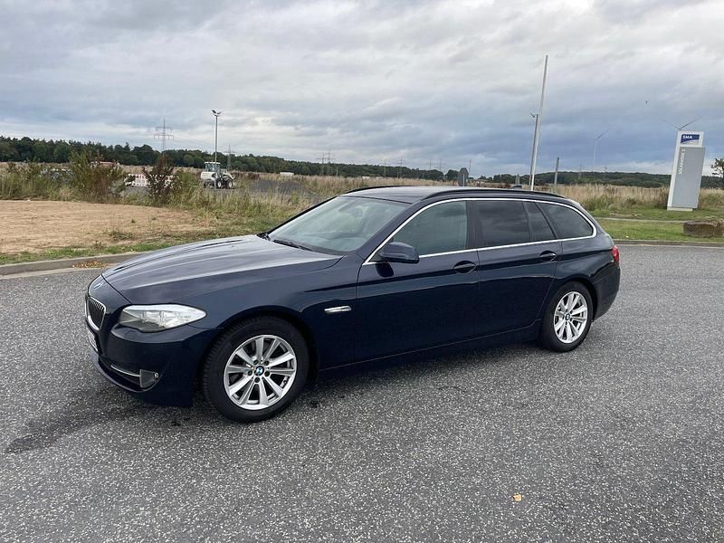 Blau Gebraucht 2010 BMW 520 Kombi | 10.800 € (Fairer Preis) - Bild 1/4