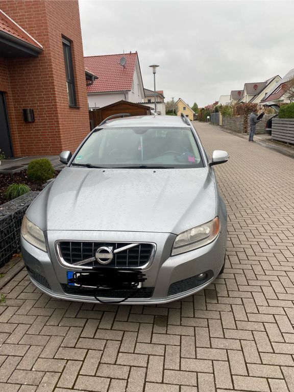 Silber Gebraucht 2007 Volvo V70 Momentum Kombi | 5.000 € (Teuer) - Bild 1/4