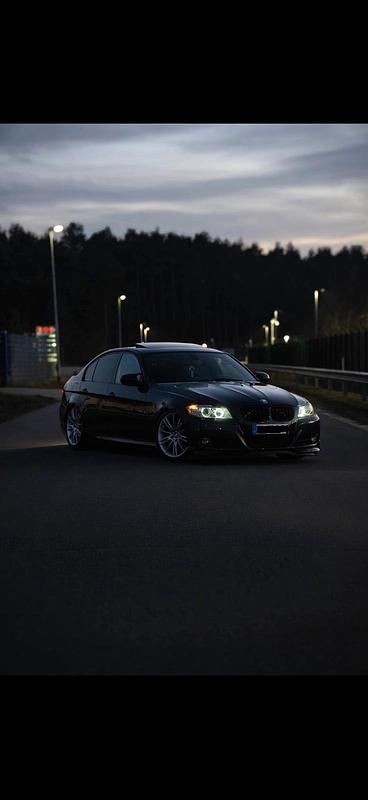 Gebraucht BMW 320 170 PS (125 kW) 2010 Schwarz Limousine