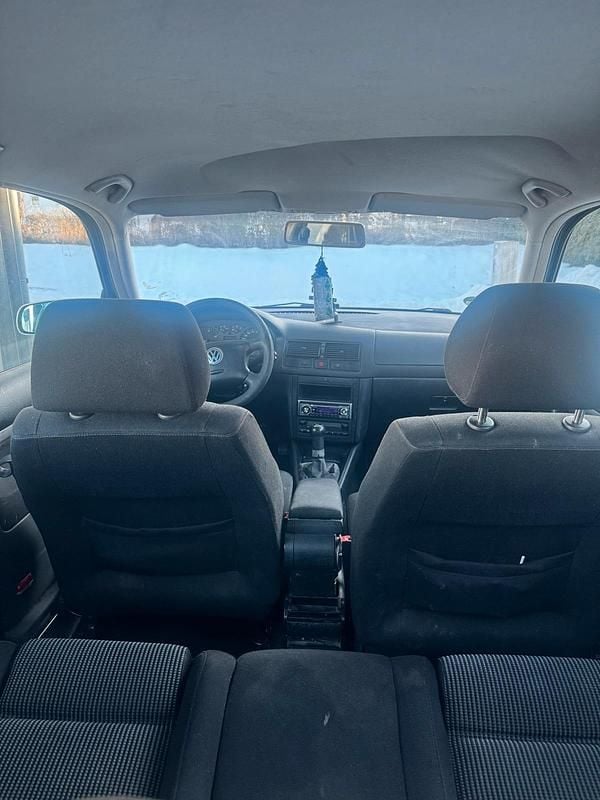 Silber Gebraucht 2002 VW Golf Limousine | 1.000 € (Etwas zu teuer) - Bild 1/4